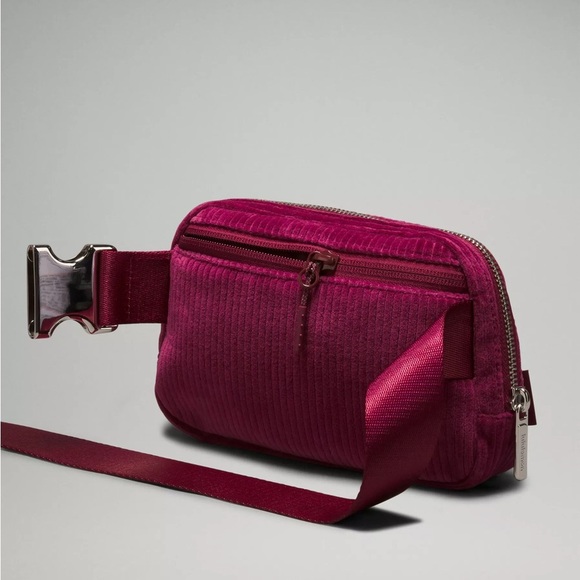 Everywhere Belt Bag Corduroy - Deep Luxe Silver - Picture 3 of 3